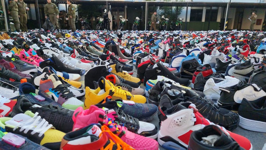 Tras allanamiento en Franklin: Carabineros incautó más de 6 mil zapatillas falsificadas avaluadas en más de $760 millones
