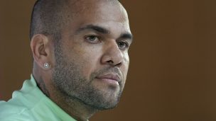 Prensa española filtra declaración de denunciante contra Dani Alves: “Me tiró el bolso al suelo y me pegó”