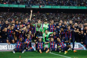 Barcelona levantó el título de campeón en el Camp Nou tras derrota ante la Real Sociedad