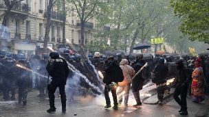 Miles de personas salen a la calle en Francia para sumarse a gran marcha contra la reforma de pensiones