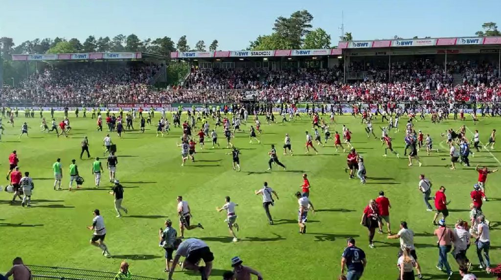 ¡Papelón! Hinchas del Hamburgo celebraban el ascenso antes de tiempo y terminarán jugando la promoción