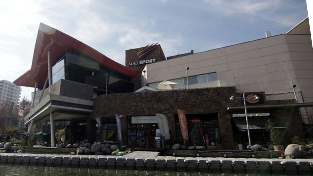 Violento asalto en Mall Sport de Las Condes terminó con cuatro detenidos
