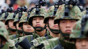 Por escasez de solicitudes: Ejército de Japón evalúa eliminar el veto a candidatos con tatuajes