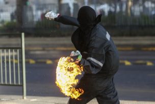 Descubren a estudiantes del Liceo Darío Salas con materiales para fabricar bombas molotov: habrían agredido a inspectora