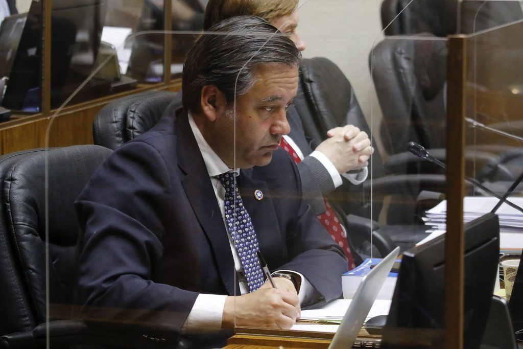 Diputado Romero acusa “populismo” por sexto retiro y lo tilda de “proyecto callampa”