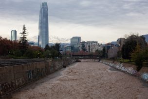 Sistema Frontal: Evacuan tres asentamientos en la provincia de Talagante por crecida del río Mapocho