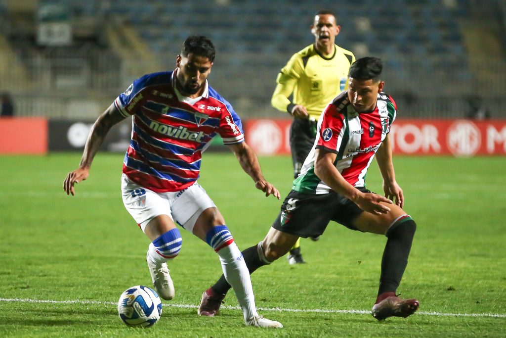 Noche fatal: Palestino cae ante Fortaleza y se despide de la Sudamericana por diferencia de gol