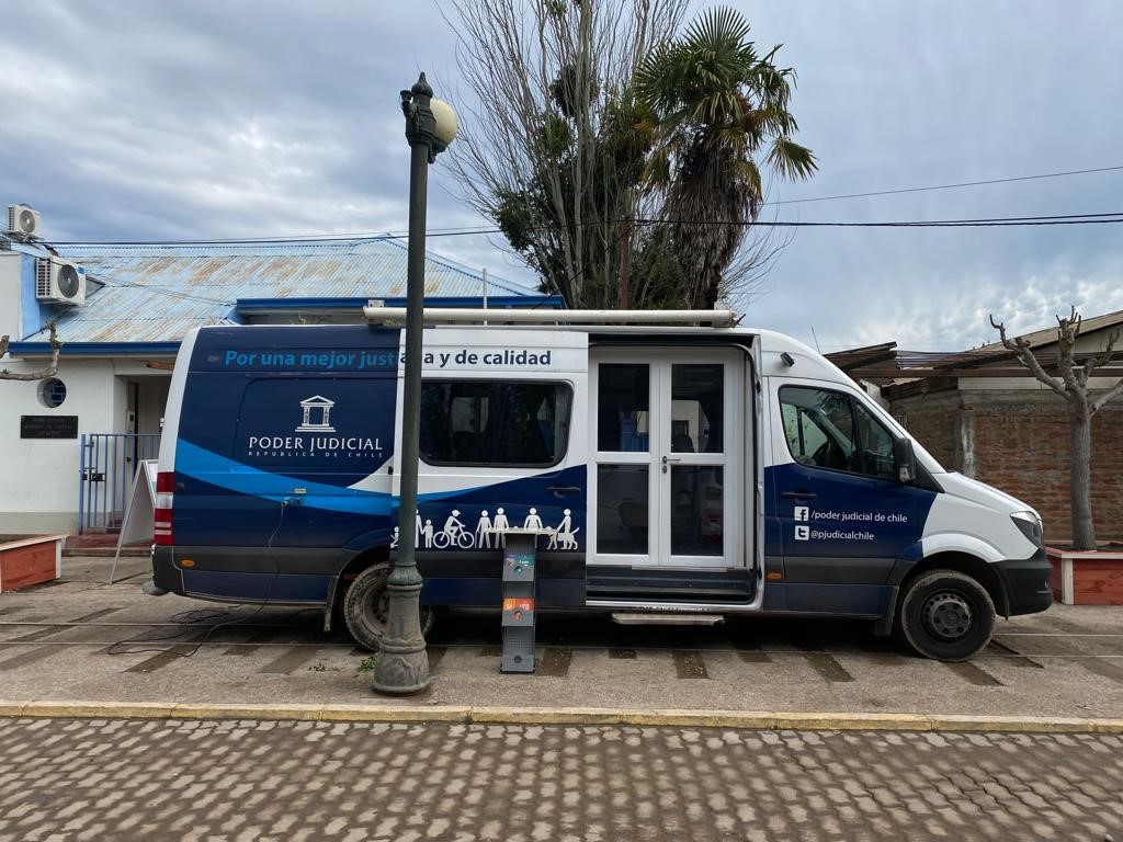 Poder Judicial dispone de “Buses de la Justicia” en comunas afectadas por sistema frontal en las regiones de O’Higgins y Maule