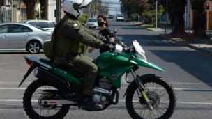 Carabinero resulta lesionado tras caer de su motocicleta en persecución policial por robo de camión: Hay dos detenidos