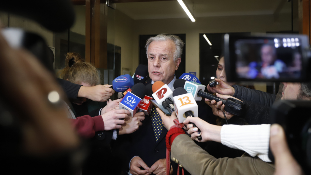 Exministro Santelices y salida de Araos: “Hay que sacar lecciones, se requería experiencia y un equipo afiatado; ninguna de las cosas estaba presente”