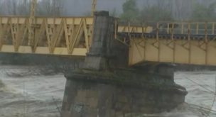 Longaví: Puente ferroviario está al borde del colapso por aumento del caudal del río