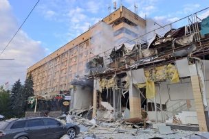 Ucrania: Tres muertos y 42 heridos tras bombardeo ruso a un restaurante de Donetsk