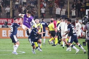 ¡Escandaloso! Duelo de Copa Sudamericana termina a combos y patadas