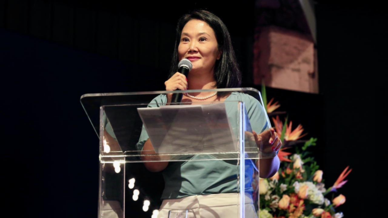 Elecciones en Perú: Keiko Fujimori retoma la delantera por solo 650 votos 