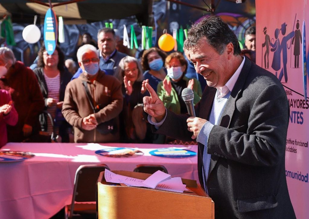Ministro de Agricultura lanza en Quinta Normal el programa “Ferias libres se ponen con el Adulto Mayor”