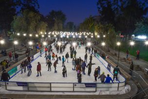 Pista de Hielo del Parque Bustamante en Providencia abrió sus puertas