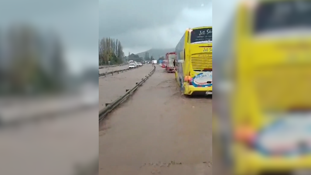 Alcalde de San Fernando: “Lo que nos preocupa más es que el río cortó la carretera 5 Sur y está llegando a la población sur”