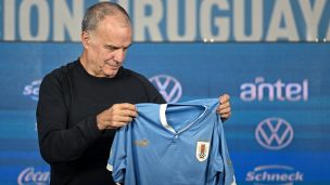 Los debuts de Bielsa como entrenador: el argentino dirigirá su primer partido al mando de Uruguay