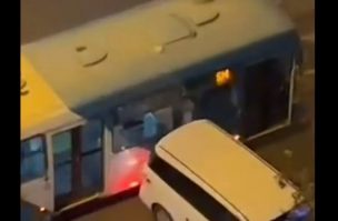 VIDEO | Bus RED choca y arrastra furgón en plena avenida Irarrázaval