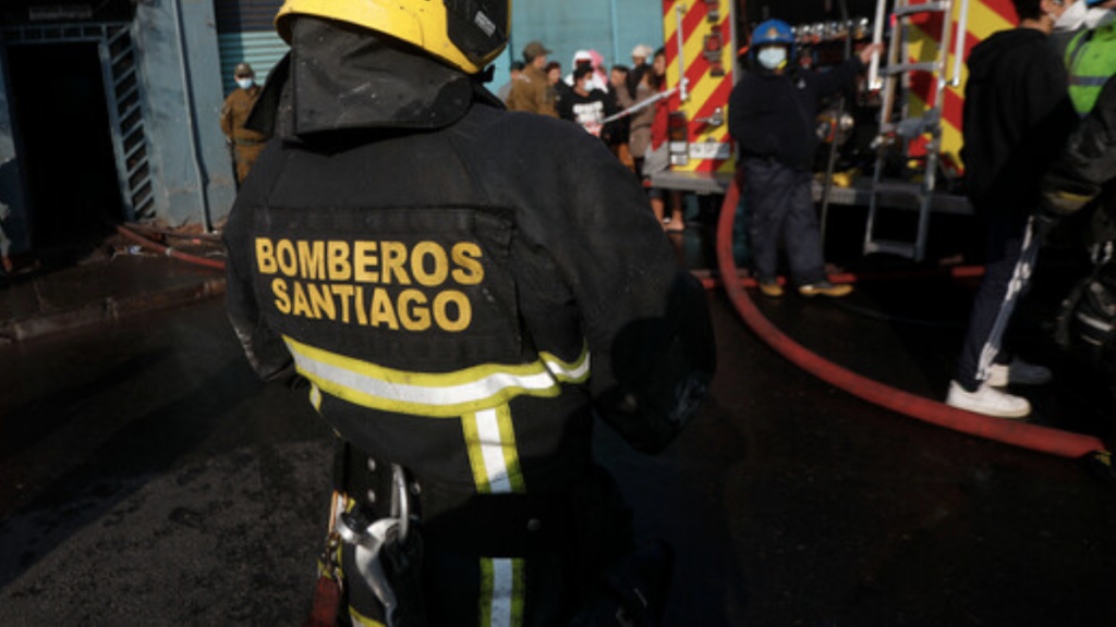 San Bernardo: Incendio en inmueble deja tres personas fallecidas
