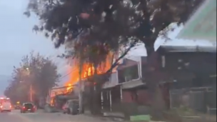 Incendio en Recoleta destruyó tres casas: No se reportaron personas lesionadas