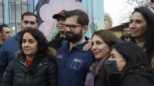 Presidente Boric habla con los damnificados de Licantén: “Todos juntos nos vamos a levantar”