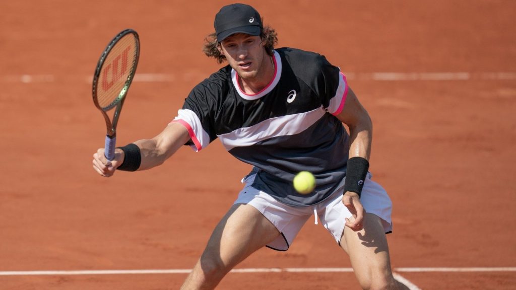 Nicolás Jarry sacó a relucir su mejor tenis para seguir avanzando en Roland Garros