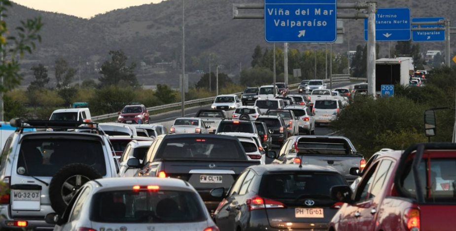 Ruta 68 hacia Santiago presenta congestión por accidente en Cuesta Panguiles