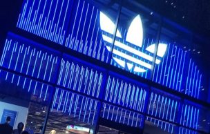 Roban tienda Adidas ubicada en Apoquindo: se llevaron $15 millones