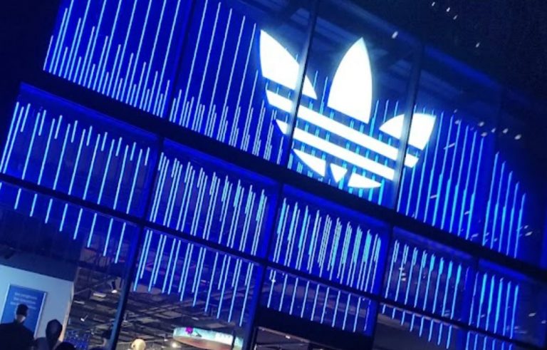 Adidas Chile deberá pagar multa de 26,76 IMM tras no exhibir documentación exigida en fiscalización