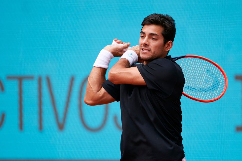 Cristian Garin repunta ante Dellien y avanza en el ATP de Hamburgo