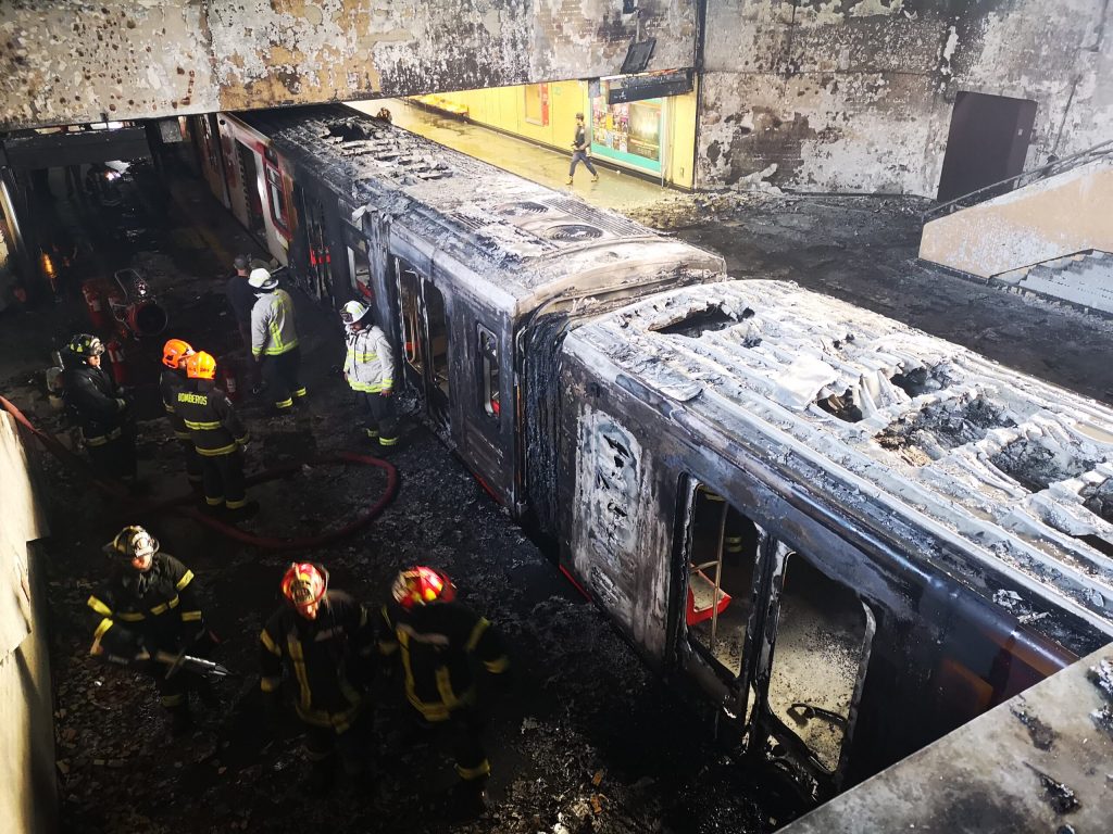 Autora de “Quién quemó el Metro” a Rozas: “Tenemos documentación que acredita la presencia de Intra Marchas en la investigación de los incendios”