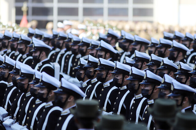 Robo de fusiles de guerra a funcionarios de la Armada: Gobierno presentará querella contra responsables