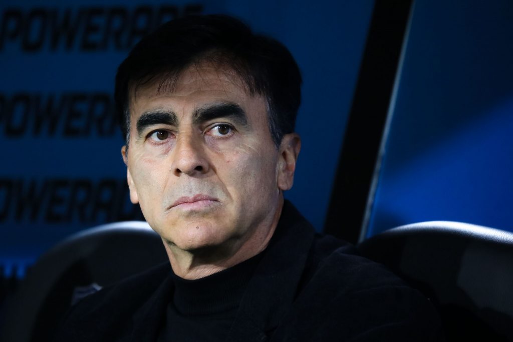 Gustavo Quinteros: “El plantel está cerrado, espero que no se vaya ningún jugador”