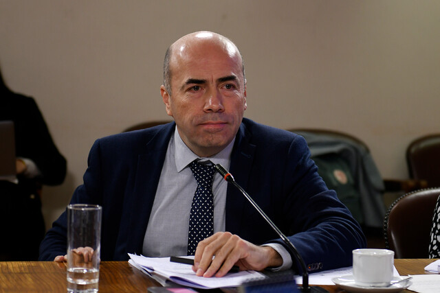 Contralor entrega 8 propuestas para regular transferencias a fundaciones