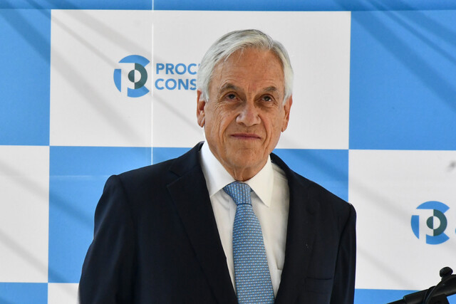 Expresidente Piñera califica de “inaceptable chantaje” el paro del Colegio de Profesores