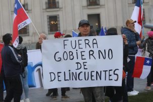 Manifestantes del Team Patriota se congregan en el frontis de La Moneda