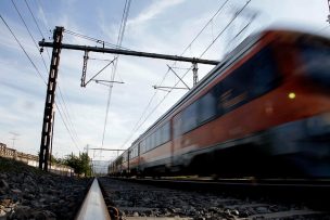 Mujer pierde ambas piernas tras impacto de tren en Lota