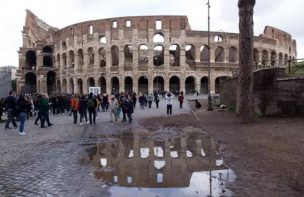 Denuncian a joven alemán por rayar pared del Coliseo de Roma: es el tercer caso en menos de un mes