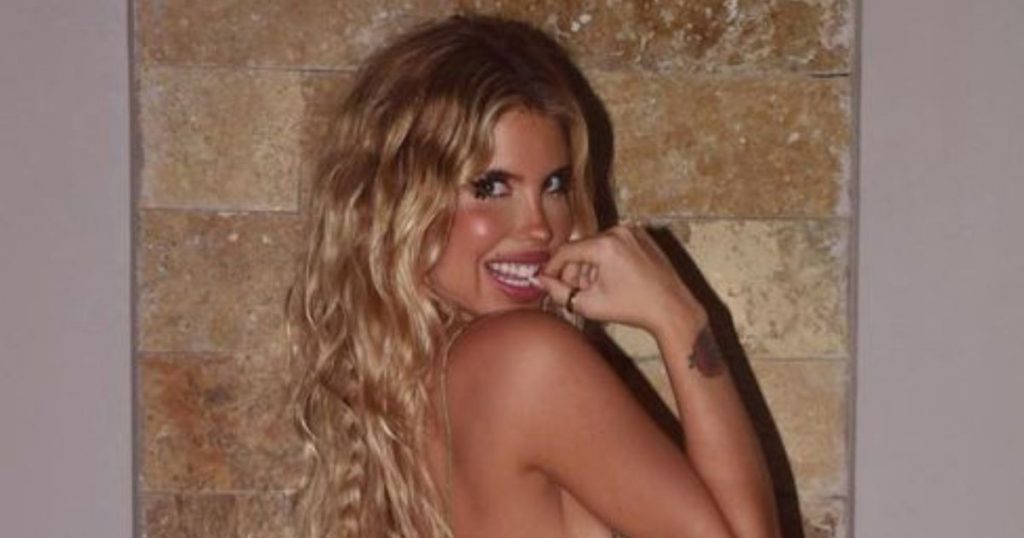 “La raja la foto que me tomaste, hija”: Coté López dejó poco a la imaginación con postal de sus vacaciones