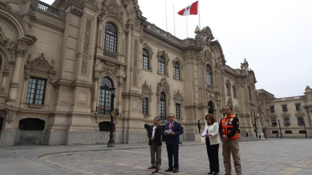 Perú declara el estado de emergencia en el sur del país ante el “peligro inminente” del volcán Ubinas