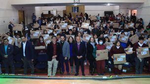 Hacen entrega de 112 computadores a estudiantes de educación básica de la provincia de San Felipe