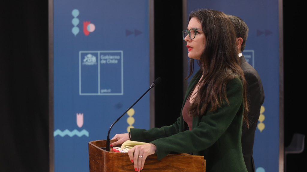 Ministra Vallejo: “No puede ser que, de manera apresurada, un sector de la oposición haya injuriado y calumniado a un ministro de Estado”