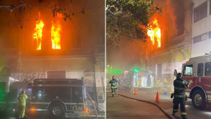 Incendio afectó a edificio antiguo en el centro de Santiago: Se debió evacuar a los residentes