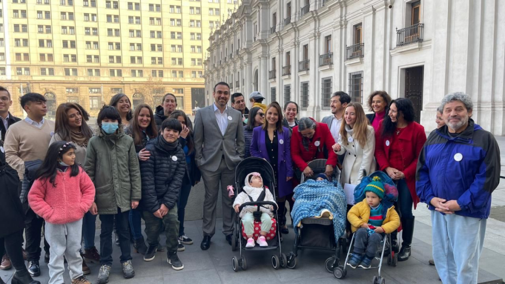 Fundación “Yo Quiero Estar” entrega carta al Presidente Boric para que auspicie proyecto de teletrabajo para padres y cuidadores