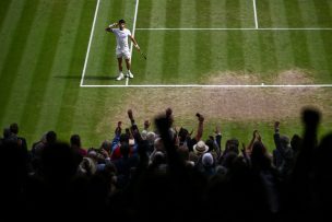 Carlos Alcaraz derrota a Nole, gana su primer Wimbledon y se mantiene como N° 1 del mundo