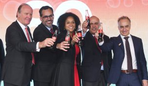 Coca-Cola celebra 80 años en Chile y anuncia la construcción de la primera planta Botella por Botella