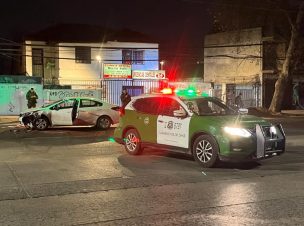 Conductor en estado de ebriedad choca patrulla de Carabineros: Policías investigaban un choque por encerrona en el lugar