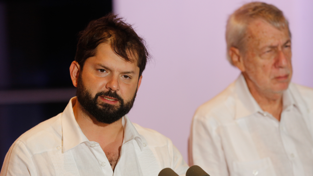 Cancillería respalda gira del Presidente Boric a Europa: “Sería absurdo cancelarla o postergarla”