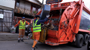 Alcalde Carter propone creación de estatuto laboral para proteger a los recolectores de basura